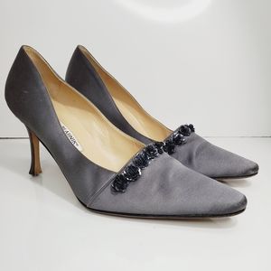 Manolo Blahnik Gray Satin Almond Toe Beaded Roses Accent 37.5 Dress Shoes Pumps